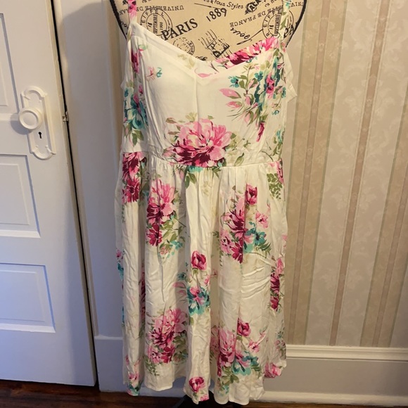 Floral dress with pockets - Picture 2 of 4